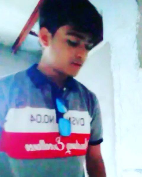 Tere Moves Okk Teri Look Okk Tenu Dekh Dekh Ke Munde